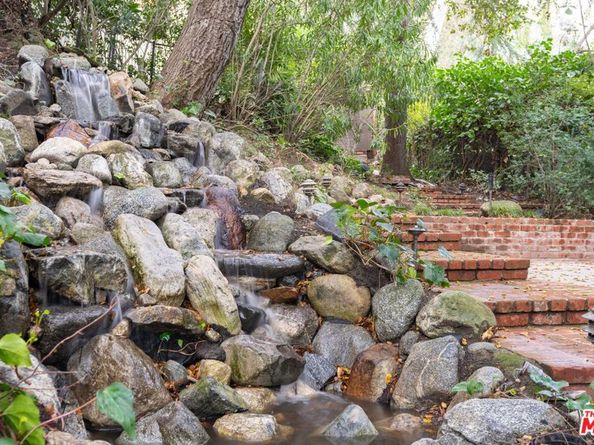 3041 E Chevy Chase Drive, Glendale CA 91206