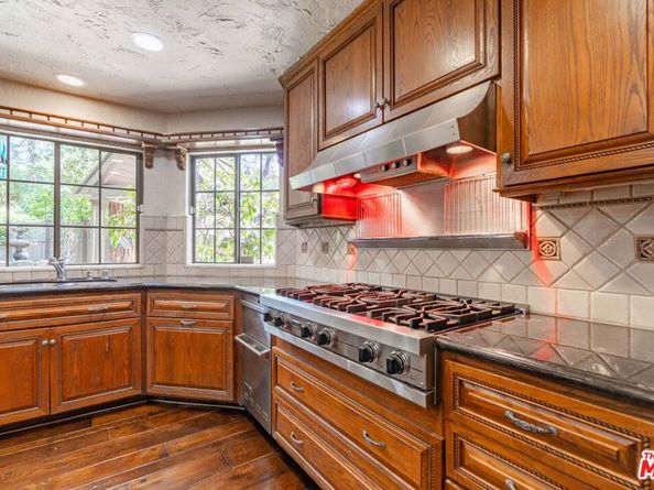 3041 E Chevy Chase Drive, Glendale CA 91206