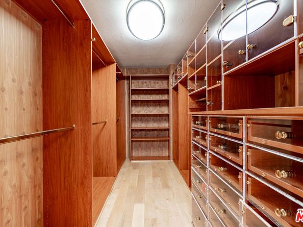 3041 E Chevy Chase Drive, Glendale CA 91206