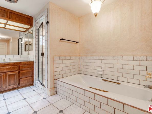 3041 E Chevy Chase Drive, Glendale CA 91206