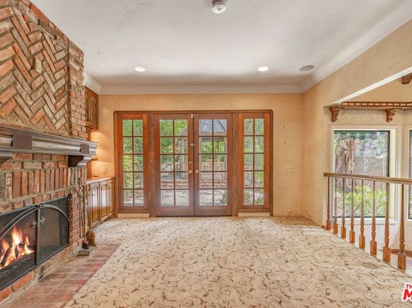 3041 E Chevy Chase Drive, Glendale CA 91206