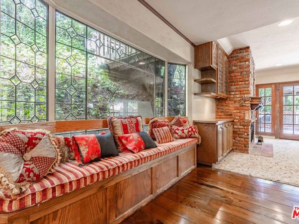 3041 E Chevy Chase Drive, Glendale CA 91206