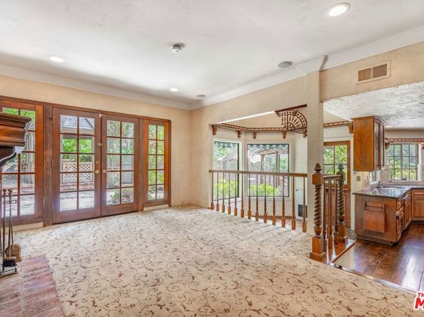 3041 E Chevy Chase Drive, Glendale CA 91206