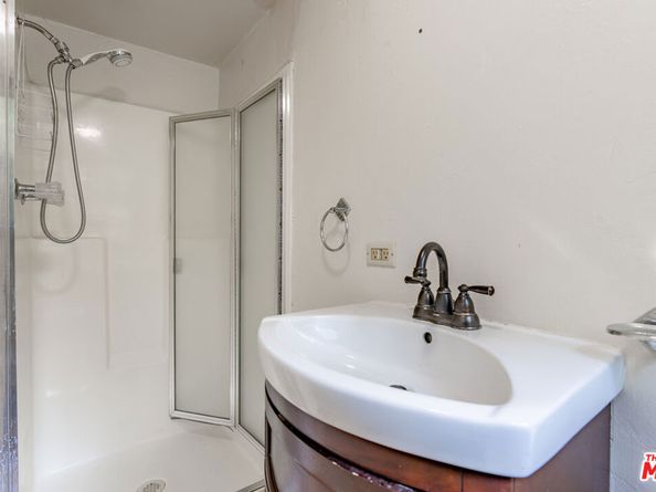 3041 E Chevy Chase Drive, Glendale CA 91206