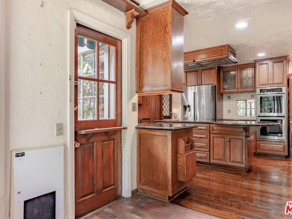 3041 E Chevy Chase Drive, Glendale CA 91206