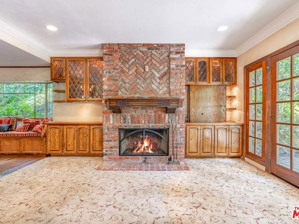 3041 E Chevy Chase Drive, Glendale CA 91206