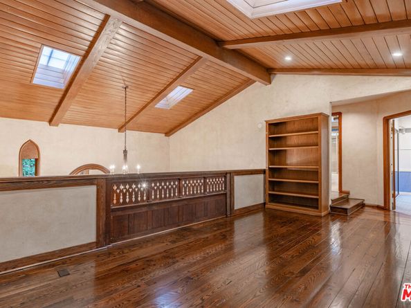 3041 E Chevy Chase Drive, Glendale CA 91206