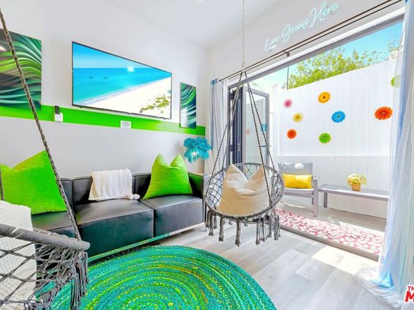 5853 Vineland Avenue, North Hollywood CA 91601