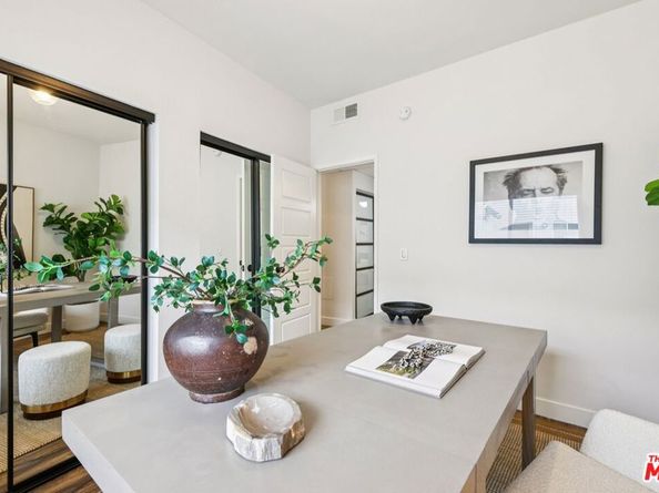 4242 Stansbury Avenue 104, Sherman Oaks CA 91423