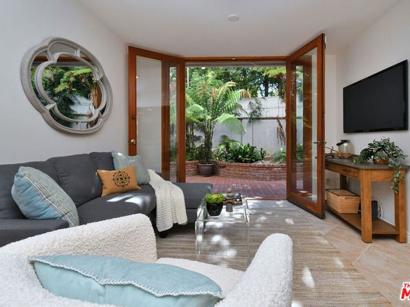 14128 Dickens Street, Sherman Oaks CA 91423