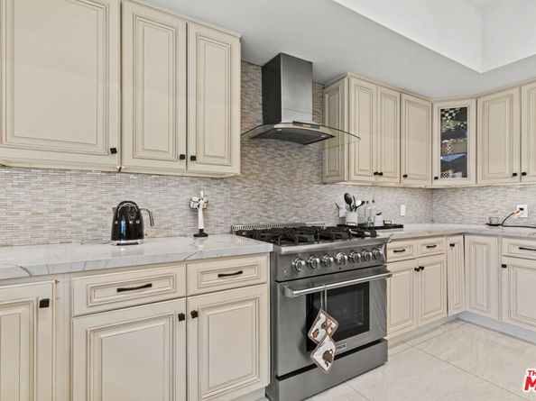 2427 Flintridge Drive, Glendale CA 91206