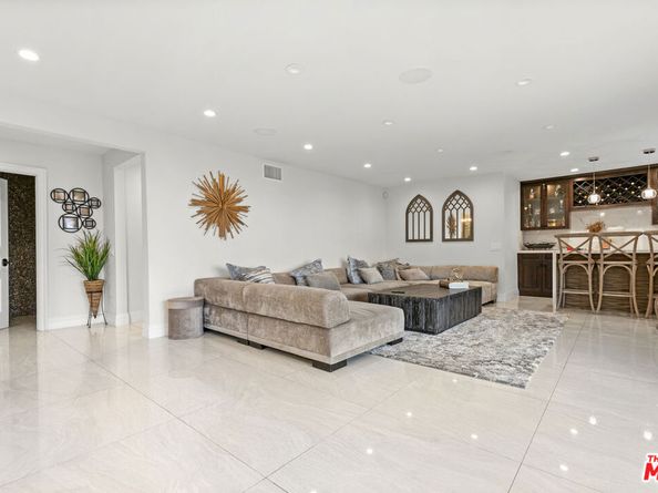 2427 Flintridge Drive, Glendale CA 91206