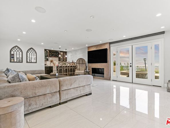 2427 Flintridge Drive, Glendale CA 91206