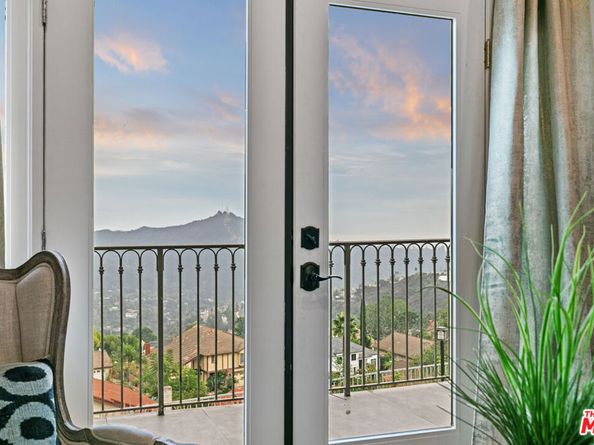 2427 Flintridge Drive, Glendale CA 91206