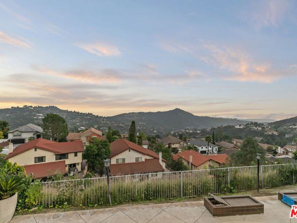 2427 Flintridge Drive, Glendale CA 91206