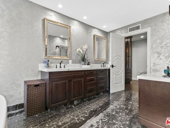 2427 Flintridge Drive, Glendale CA 91206