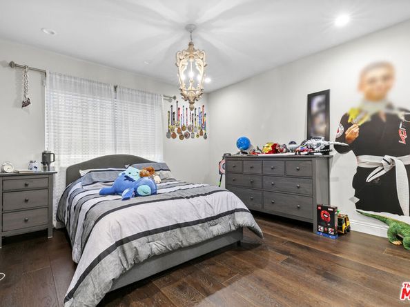 2427 Flintridge Drive, Glendale CA 91206