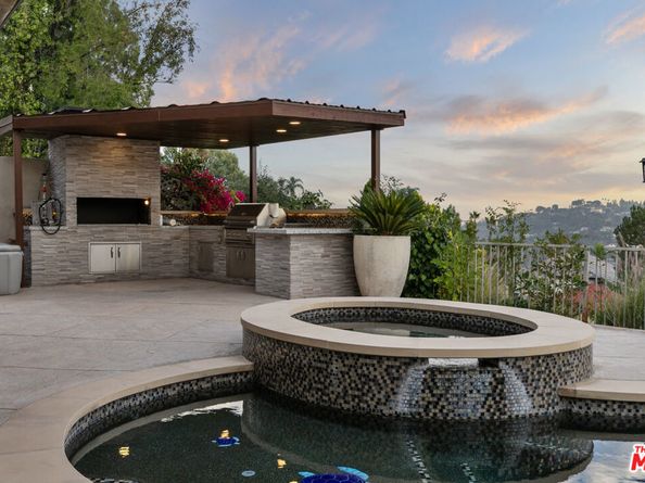 2427 Flintridge Drive, Glendale CA 91206