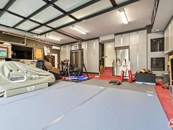 2427 Flintridge Drive, Glendale CA 91206