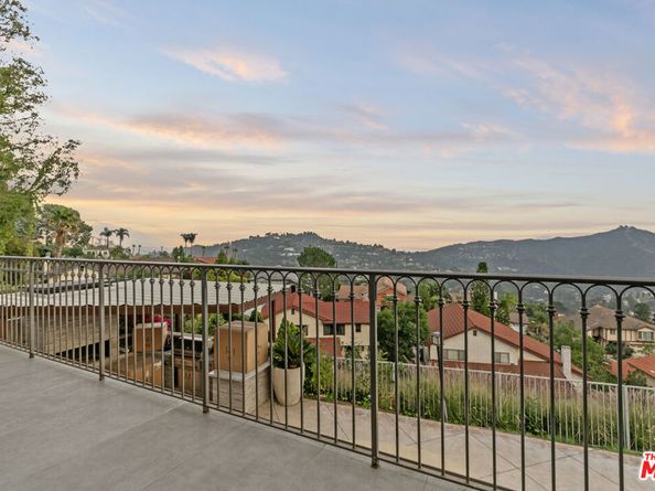 2427 Flintridge Drive, Glendale CA 91206