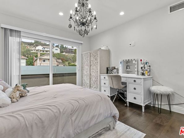 2427 Flintridge Drive, Glendale CA 91206