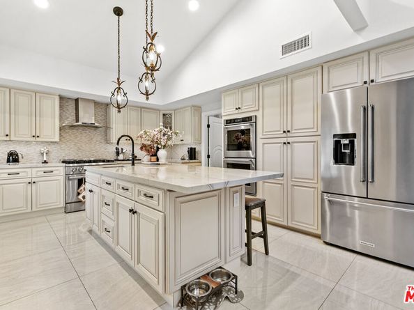 2427 Flintridge Drive, Glendale CA 91206