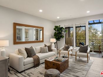 5625 Crescent Parkway