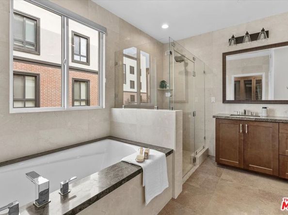 12871 Runway Road 2, Playa Vista CA 90094