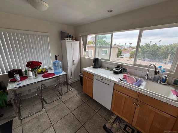 2028 Thomas Ave, San Diego CA 92109