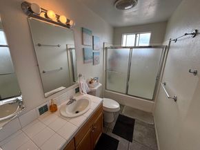2028 Thomas Ave, San Diego CA 92109