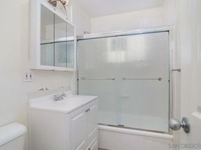 2028 Thomas Ave, San Diego CA 92109