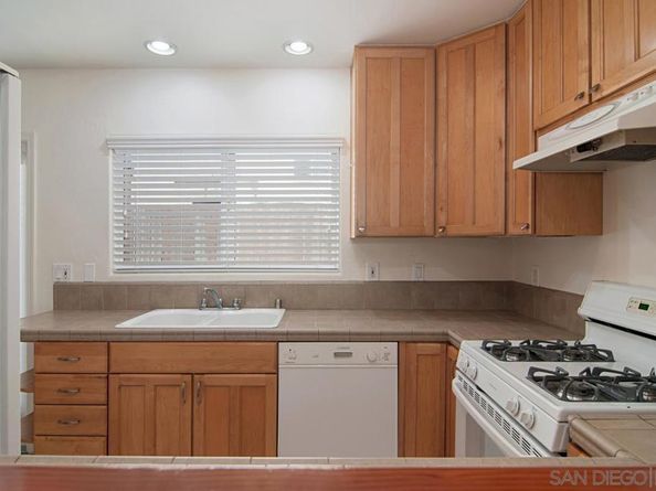 2028 Thomas Ave, San Diego CA 92109