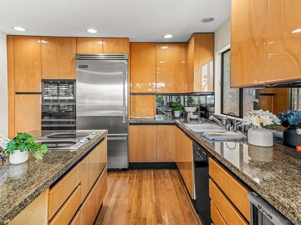 3946 La Jolla Village Dr, La Jolla CA 92037