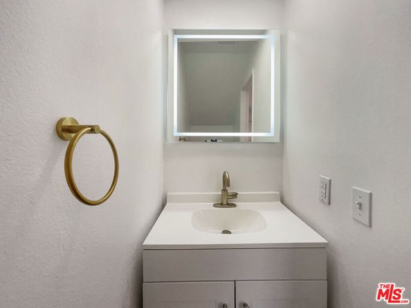 14735 Victory Boulevard 3, Van Nuys CA 91411