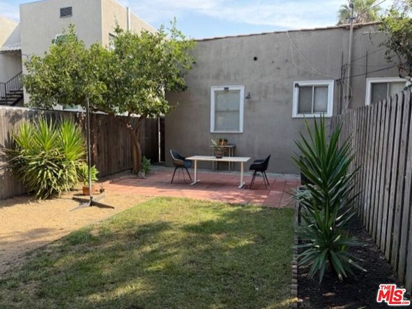 1143 N New Hampshire Avenue, Los Angeles CA 90029