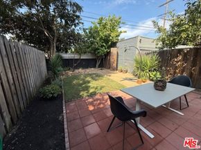 1143 N New Hampshire Avenue, Los Angeles CA 90029