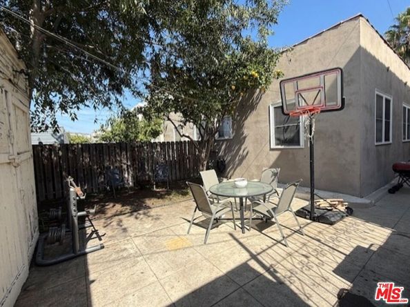 1143 N New Hampshire Avenue, Los Angeles CA 90029