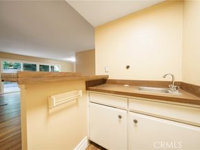 8120 Canby Ave #6, Reseda (los Angeles) CA 91335