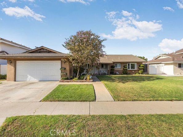 1144 El Camino Dr, Costa Mesa CA 92626