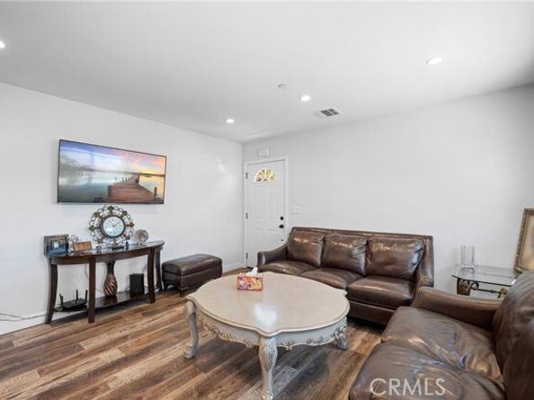 8600 Bluffdale Drive, Sun Valley (los Angeles) CA 91352
