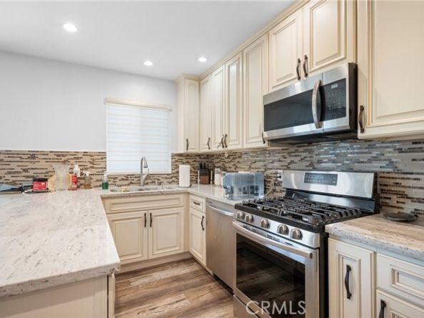 8600 Bluffdale Drive, Sun Valley (los Angeles) CA 91352