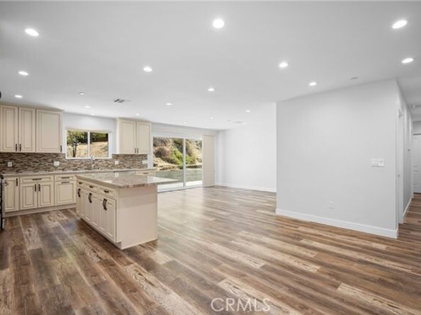 8600 Bluffdale Drive, Sun Valley (los Angeles) CA 91352