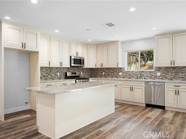 8600 Bluffdale Drive, Sun Valley (los Angeles) CA 91352
