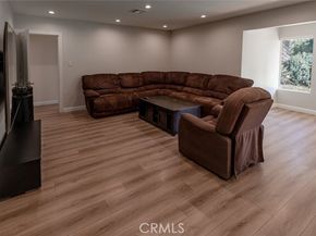 9711 Wheatland Avenue, Burbank CA 91040