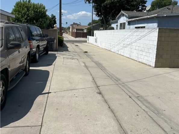 1233 West 33rd Street, Long Beach CA 90810