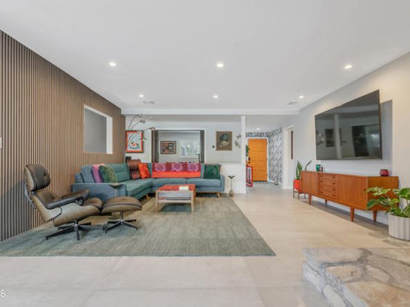 7820 Ampere Avenue, North Hollywood (los Angeles) CA 91605