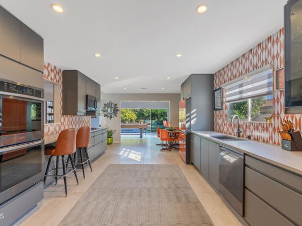 7820 Ampere Avenue, North Hollywood (los Angeles) CA 91605