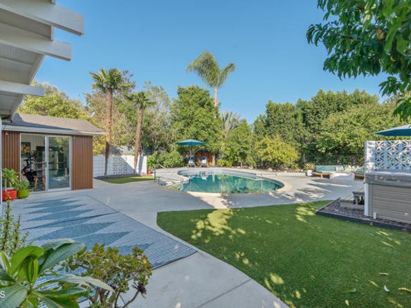 7820 Ampere Avenue, North Hollywood (los Angeles) CA 91605
