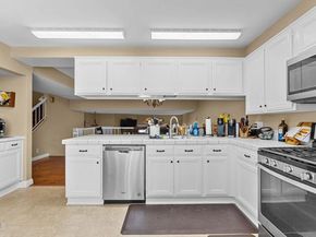 18360 Collins Street L, Tarzana (los Angeles) CA 91356