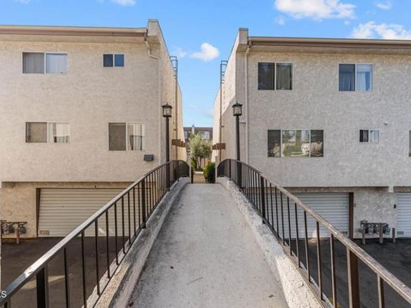 18360 Collins Street L, Tarzana (los Angeles) CA 91356